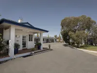 Colonial Motel & Apartments Hotels in Young
