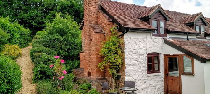 Beautiful and Quiet Rural hideaway for two near Ludlow with stunning views 루드로우 호텔