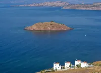 Eleia Seafront Rooms & Villas