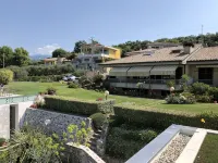 APARTMENT INSIDE A VILLA, LARGE GARDEN WITH LAKE AND POOL VIEW - 2 星級