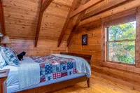 Extraordinary Lodge with Breathtaking Mt. Views - Hytter