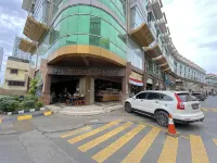 CN Homestay A3 Floor 1 at Nagoya Hill Mall - 2-Star