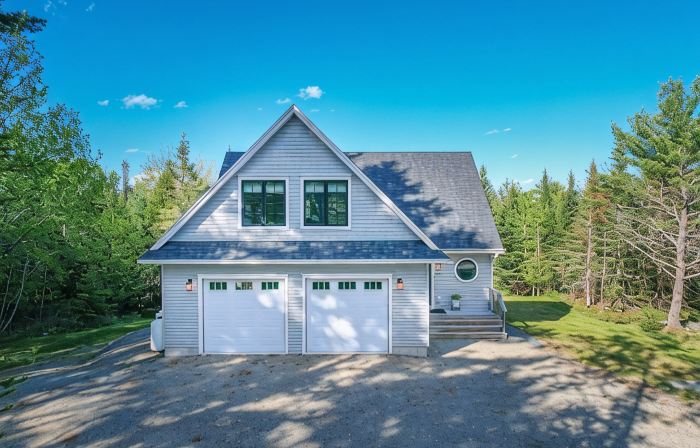 Downeast Retreat: Private Acreage, Contemporary Design & Easy Beach Access