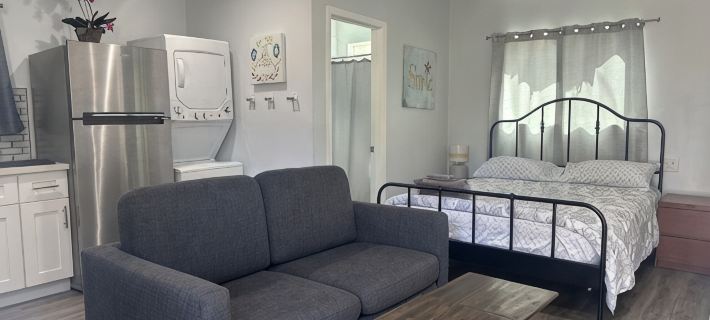 Charming Stand Alone Guest House in Burbank Close to Universal Studios Hotels in Burbank