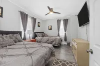 Great Escape 4 bedroom house  2 King Bed in Belleville with WiFi fitness room -  Habitaciones en casas particulares