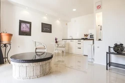 Aloha Luxury Apartments - Pysäköinti
