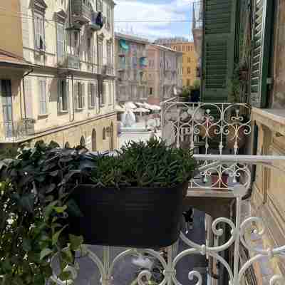 Chic & modern for groups & families-10 guests, in city center with 2 balconies Others
