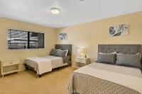 Spacious 4-bedroom Home - 홈스테이