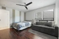 Spacious Sleeps 20 with Heated Pool & Game Room by Uptown Dallas - สระว่ายน้ำส่วนตัว