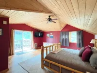 Private & pet-friendly mountain escape with fenced-in yard ✺ 2 miles to resort