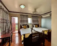 Bountang Mountain View Riverside Hotel - С бассейном