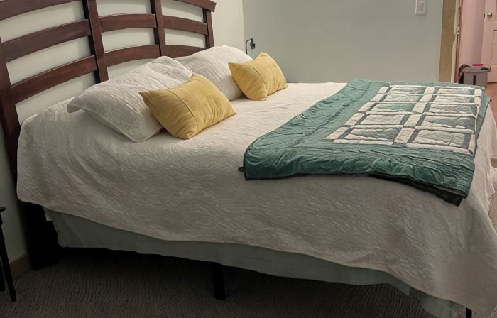 Tranquil Country Stay Among Pines6 miles from Culver. 39 mile from Notre Dame.