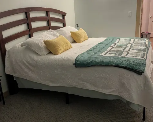 Tranquil Country Stay Among Pines6 miles from Culver. 39 mile from Notre Dame. Hotels in Marshall County