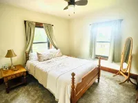 4BR Retreat in Waukon • Group Friendly Hotels in Allamakee County