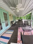 Cozy, Quiet Home on Lake Malone with private dock - 3-Star