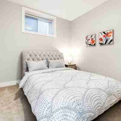 Cozy & Convenient · 2 Mins from SkyTrain · Central Location Rooms