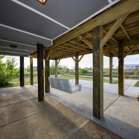 Charming canal front 3-bedroom house with WiFi, AC in tranquil Rockport.