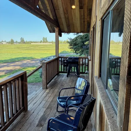 Sawtooth cabin at Columbia Mountain Ranch,