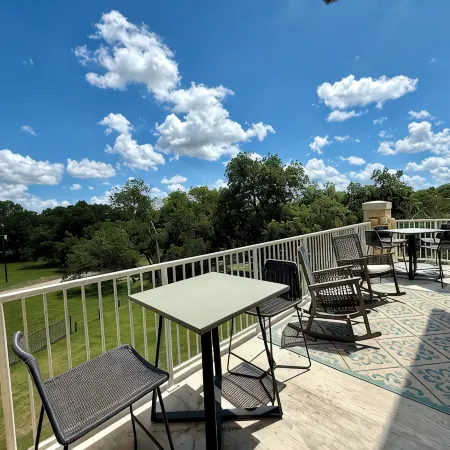 NEW Penthouse on the River-4 BR Corner Condo with Iconic Gruene Tower Views