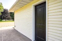 Brillion 2‑ Suite w/ Full Kitchen Near Ariens – Unit #6 - Wifi