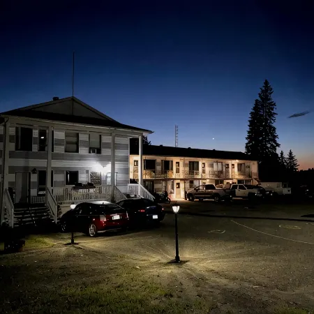 Bay Lake Inn - Frontiersman Motel