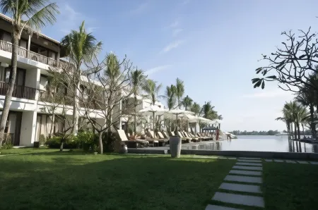 Vinh Hung Riverside Resort & Spa