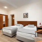 Evrika Hotel - parking