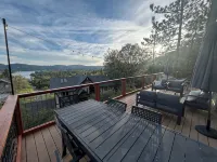 Modern 6 bedroom retreat, stunning lake views, close to village!