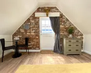 A Spacious, Modern & Contemporary Loft Space - Apartments