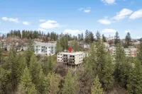 Penthouse in Browne’s Addition – 3Br/3BA, Views, Sauna, Two Balconies, 2,400 SF, - Scenic