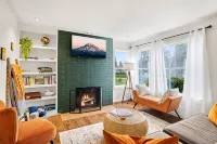 Hot Tub! Pets! Green  Clean-Walking Distance to Proctor District - 4성급