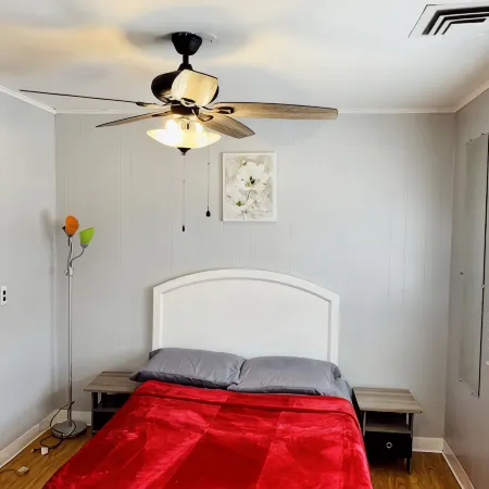 Lovely Seaside Park Getaway - Walk to Beach & Bay - Parking, Patio, BBQ