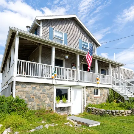 Waterfront home for family getaways