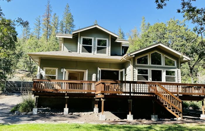 Riverfront Stunning Open Concept 3bdrm near outdoor activities