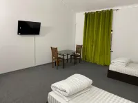 Green Apple Hotel - parking