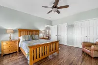 Sleeps 7, Firepit, 2 Kayaks, Big Water + More! - 3 tähden