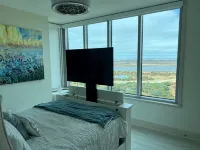 Palisades Palms 11th Floor Upscale 2 Bedroom Unit with Bay Views - Private Pools