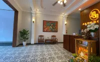 Jade Hotel