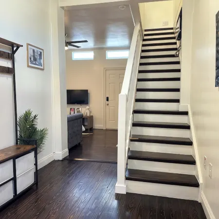 5BR Beautifully Restored Historic New Orleans Home-Privacy Gate & Screened Porch Отели рядом с достопримечательностью «Зоопарк «Одюбон»»