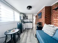 Private Guest house with Parking and Wi-Fi in a Central Location - Condos