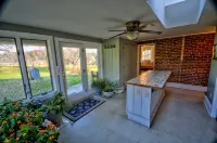 Private 18th Century Farmhouse in Virginia Wine Country with Hot Tub - Wifi