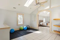 Spacious 4BR home; 5 min walk to downtown Milford!