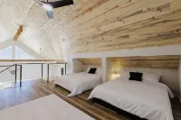 Wolf Creek Riverside Chalet . We Have AC! - 4성급