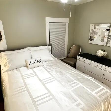 Private 3-Bdrm Unit. Historic Home, Downtown Sandusky. Family friendly!