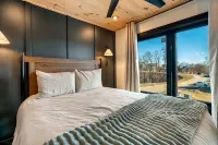 The Cozy Nook~ NEW Luxurious Modern Retreat Cabin with Hot Tub, Game Room, Grill - 4-Star