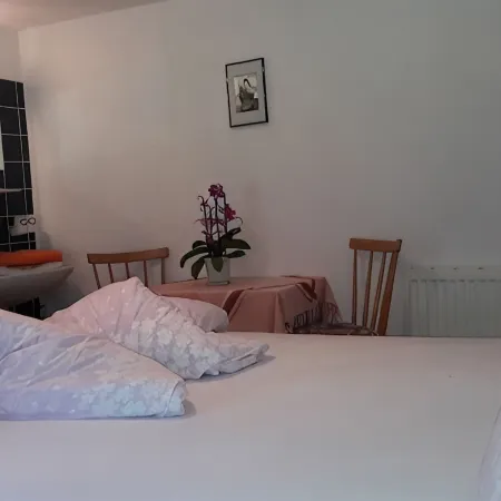 Ferienhof Fürruter, free Wi-Fi, 3 bedrooms, up to 6 persons Hotels in Sautens
