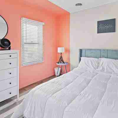 9BR Beach Block Escape – Perfect for Large Groups! Rooms