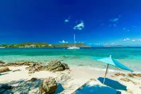 Amazing Waterfront Escape: Balcony, Renovated, Paradise At A Great Price!