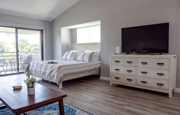 Newly remodeled Studio Condo across parking lot to Ocean