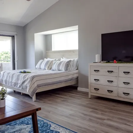 Newly remodeled Studio Condo across parking lot to Ocean